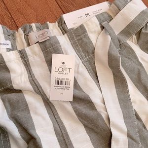 NWT Loft pull up style high rise shorts with adjustable waist tie. 2 side pocket